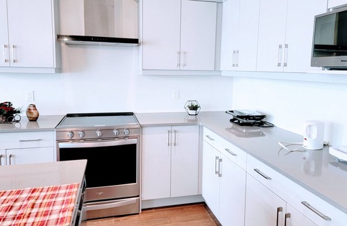London House | Modern Townhouse with Family-Friendly Amenities