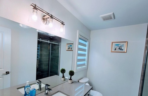 London House | Modern Townhouse with Family-Friendly Amenities
