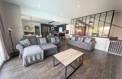 Beaucaire Villa | Idyllic Villa Nestled by Pine Forest with Ocean View