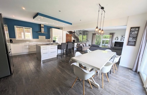 Beaucaire Villa | Idyllic Villa Nestled by Pine Forest with Ocean View