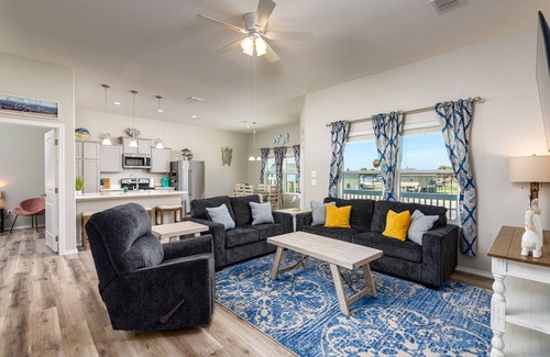 Palm Harbor Cottage | Newly Built Cottage with Oceanfront View Minutes from Beach