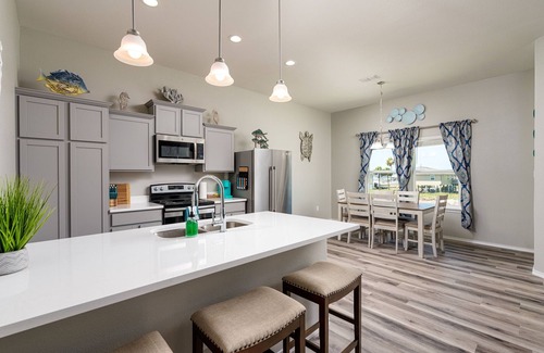 Palm Harbor Cottage | Newly Built Cottage with Oceanfront View Minutes from Beach