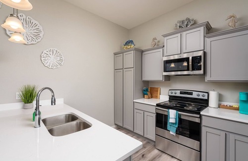 Palm Harbor Cottage | Newly Built Cottage with Oceanfront View Minutes from Beach