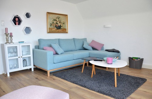 Lohr am Main Apartment | Chic Apartment Retreat in Snow White City of Lohr