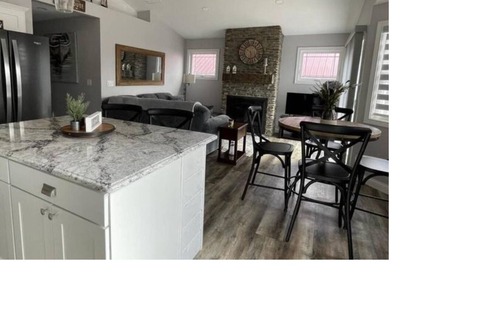 Lakeview House | Stylish Newly Remodeled Home at Indian Lake with Breakfast