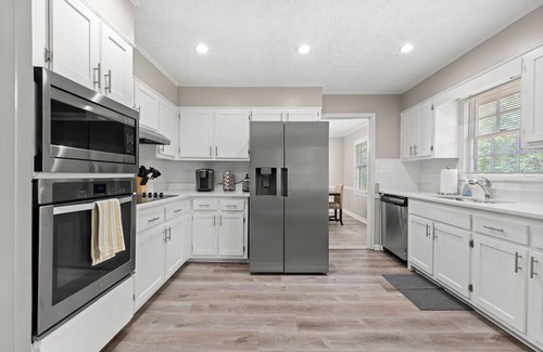 East Cobb House | Inviting Newly-Renovated Home in Indian Hills with Amenities
