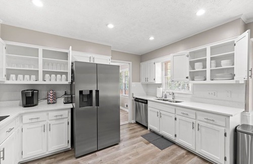 East Cobb House | Inviting Newly-Renovated Home in Indian Hills with Amenities