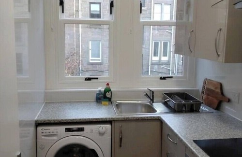 Dundee Apartment | Stylish Newly Renovated Flat Near City Centre - 10/10 Score