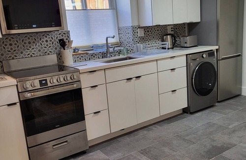 Berkeley Hills Apartment | Inviting North Berkeley 1 Bedroom Flat with Kitchen Awaits