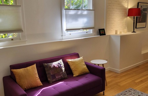 Berkeley Hills Apartment | Inviting North Berkeley 1 Bedroom Flat with Kitchen Awaits