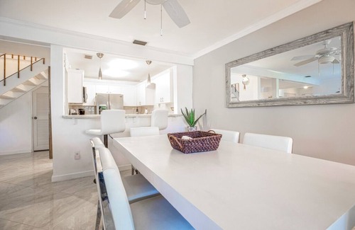 Palm River Estates House | Idyllic North Naples Condo Steps from the Beach and Pool