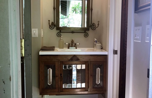 Murphys House | Idyllic Oaks Guest House: Pool & Breakfast Near Downtown Murphys
