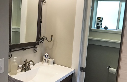 Murphys House | Idyllic Oaks Guest House: Pool & Breakfast Near Downtown Murphys