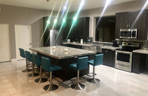 Apache Junction House | Idyllic Retreat with Negative Edge Pool & Mountain Hiking