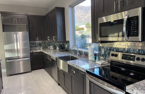 Apache Junction House | Idyllic Retreat with Negative Edge Pool & Mountain Hiking