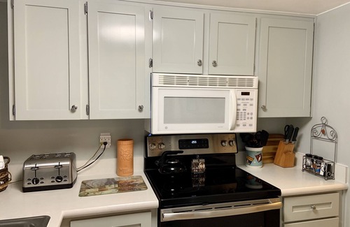 Point East Condo | Last-Minute Savings at Oceanfront Hotel: 10/10 Guest Rated!