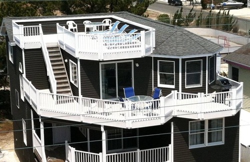 South Beach Haven House | Captivating Ocean Views with 2 Master Suites & Family Amenities