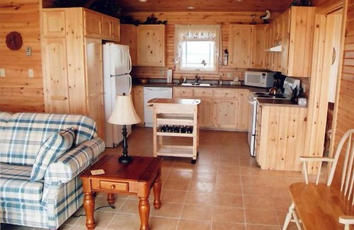 Borden-Carleton Cottage | Oceanfront Beach House with WiFi and Family-Friendly Amenities