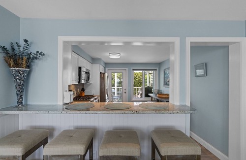 Narragansett Pier Condo | Oceanfront Condo Steps from Narragansett Town Beach