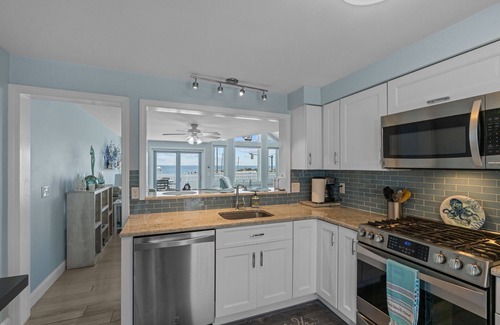 Narragansett Pier Condo | Oceanfront Condo Steps from Narragansett Town Beach