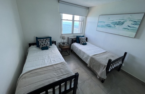 La Pared Apartment | Oceanfront Retreat with Beach Access and Family Amenities