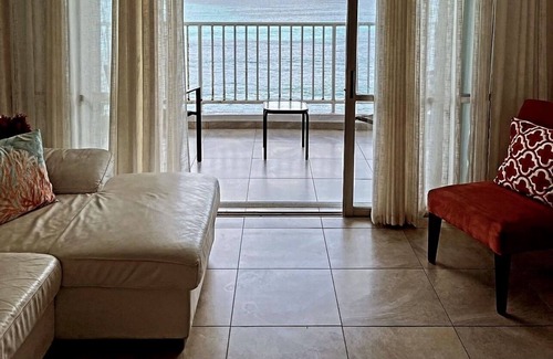 La Pared Apartment | Oceanfront Retreat with Beach Access and Family Amenities