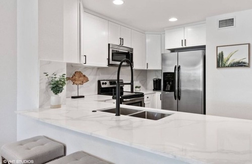 Rock Harbor House | Elegant Marina Villa at Mariner's Club with Ocean Views