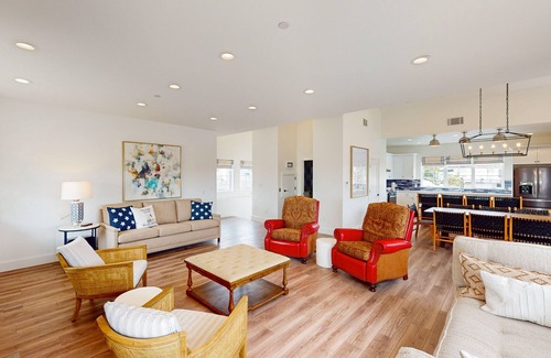 Downtown House | Beautiful Oceanview home with outdoor grill and spacious rooftop