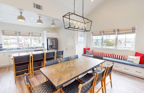Downtown House | Beautiful Oceanview home with outdoor grill and spacious rooftop