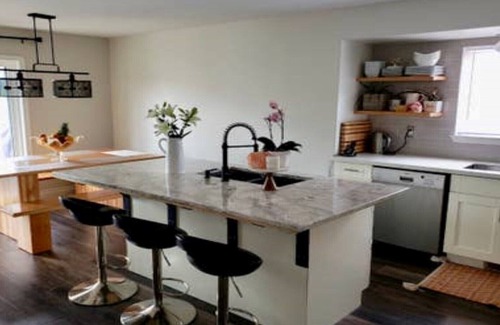 North Glenmore House | Top-Rated Okanagan House with Family-Friendly Amenities