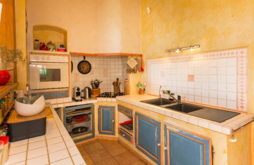 Sarrians House | Enchanting Farmhouse Retreat Amidst Vineyards in Avignon