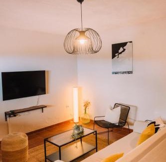 Los Gavilanes House | Inviting Olive's Cave House: Pet & Child Friendly Retreat