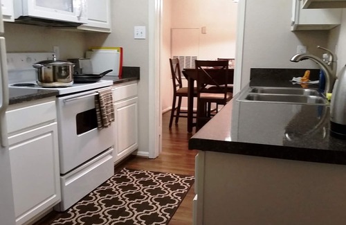 Texas Medical Center Condo | Spacious Apartment Near MD Anderson with Pool & Breakfast