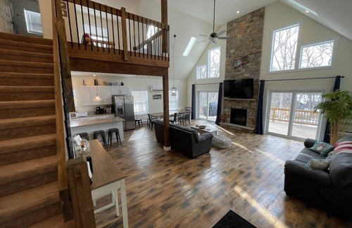 Jim Thorpe Ski Chalet | New 6-Bedroom Chalet with Hot Tub & Game Room - Rated 10/10