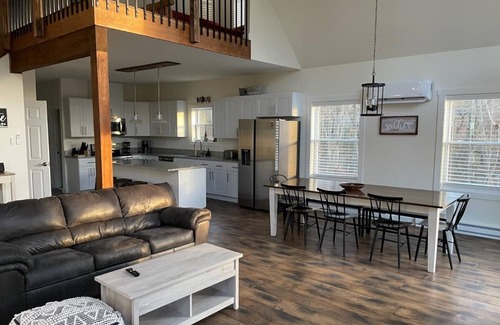 Jim Thorpe Ski Chalet | New 6-Bedroom Chalet with Hot Tub & Game Room - Rated 10/10