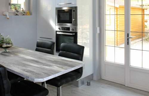 Auriac-du-Perigord Villa | Beautiful private villa for 6 guests with private pool, WIFI, TV, terrace and parking