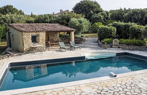Saumane-de-Vaucluse Villa | Inviting Villa with Private Pool, WiFi & Family Amenities