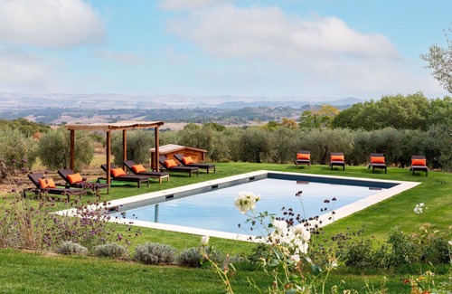 Sarteano Villa | Relaxing Private Villa with Pool and Hot Tub near Montepulciano