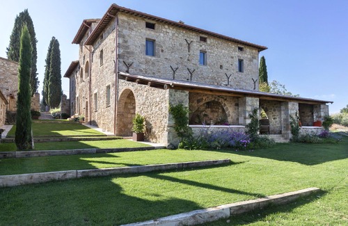 Sarteano Villa | Relaxing Private Villa with Pool and Hot Tub near Montepulciano