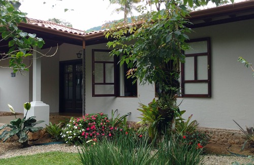 Prumirim House | Oceanfront Paradise Beach Retreat - Pet Friendly & Pool