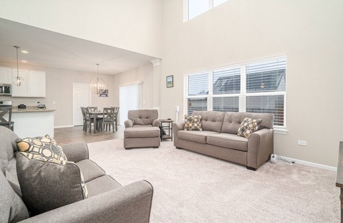 Fox Valley House | Peaceful 3 Bedroom Home with Ocean View in Plainfield