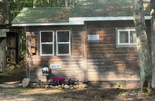 Northland Cabin | Peaceful Cabin Retreat on 292 Acres with Pool & Pets Welcome