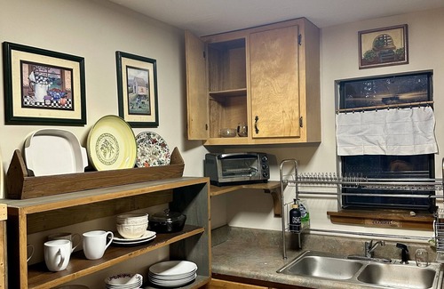 Unaka Cabin | Tranquil Cabin Retreat with Deck, Garden & Walking Trails