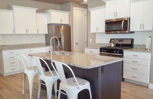 La Verkin House | Tranquil Three-Bedroom Home with Scenic Views & Pool