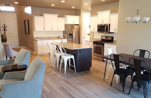 La Verkin House | Tranquil Three-Bedroom Home with Scenic Views & Pool