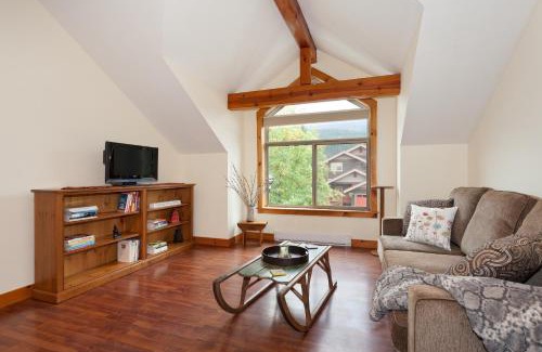 Pemberton Apartment | Cozy Pemberton Suite: Walk to Village & Trails, Great Views