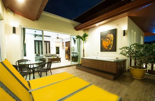 South Pattaya Apartment | Elegant Penthouse with Terrace Jacuzzi & Ocean View