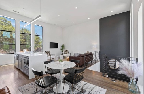 Knox - Henderson House | Ideal 2 Bed Townhome with Prime Location and Great Amenities