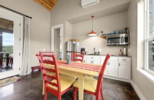 Dripping Springs House | Beautiful Pet-Friendly Cottage with Outdoor Fireplace for a Wonderful Escape in Nature near Austin, Texas