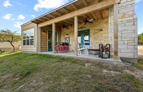 Dripping Springs House | Beautiful Pet-Friendly Cottage with Outdoor Fireplace for a Wonderful Escape in Nature near Austin, Texas